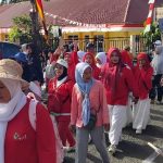 MAN 1 Tanah Datar Berbaur dalam Jalan Santai Sungayang Peringati HUT RI ke-81